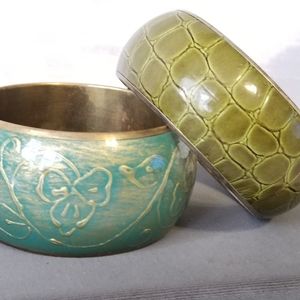 PAIR OF BULK BANGLE BRACELETS